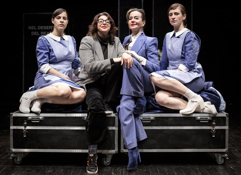 Le serve. Teatro Carcano Milano. Stagione 2023/2024