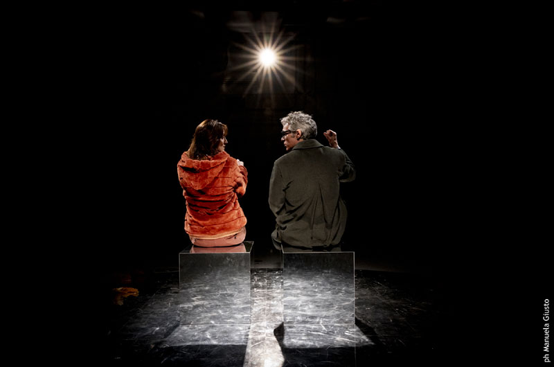 Meno di due. Teatro Franco Parenti Milano. Stagione 2024/2025