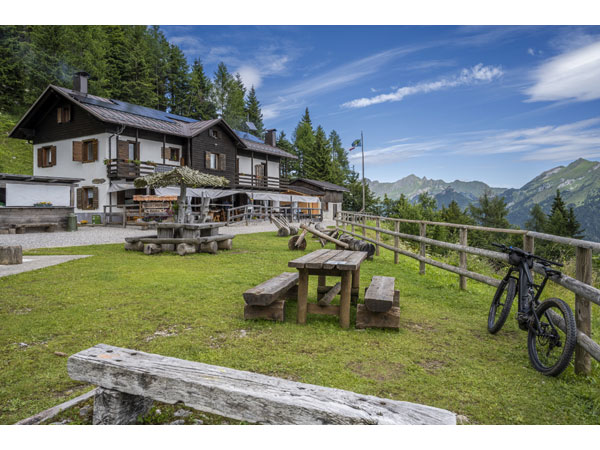 Rifugio Chiampizzulon Rigolato ptfvgb brollo 600x450