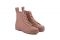 Superga x L’Autre Chose. Sneakers Alpina in gomma color rosa antico. Modello high top con l’iconica suola vulcanizzata e carrarmato. Prezzo: euro 250,00.