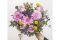 Interflora. Bouquet Affetto Materno. La composizione, sui toni del viola, è realizzata sulla reperibilità dei fiori. Standard: 3 rose lilla, 3 craspedia, 2 crisantemi lilla, 1 limonium, hypericum rosa, eucalipto e verde decorativo. Prezzo: euro 50,00. Premium: 4 rose lilla, 4 craspedia, 3 crisantemi lilla, 1 limonium, hypericum rosa, eucalipto e verde decorativo. Prezzo: euro 60,00. DeLuxe: 5 rose lilla, 4 craspedia, 3 crisantemi lilla, 2 limonium, hypericum rosa, eucalipto e verde decorativo. Prezzo: euro 70,00.