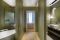 Suite JDF, progettata da Jacopo della Fontana, al TownHouse Duomo. L'area bagno-benessere. La grande vasca free standind, i lavabi e i sanitari sono Globo. Le rubinetterie Hansgrohe. Le pareti sono rivestite da resina HBsurface