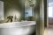 Suite JDF, progettata da Jacopo della Fontana, al TownHouse Duomo. L'area bagno-benessere. La grande vasca free standind è Globo e le rubinetterie Hansgrohe. Le pareti sono rivestite da resina HBsurface
