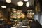 Ristorante L'Arabesque Café. Dal ristorante si passa all'angolo salotto, La Librairie, uno spazio perfettamente inserito all'interno del locale e arredato con elementi originali degli Anni '50, dove si possono trovare pubblicazioni preziose e le più importanti riviste internazionali. A Milano.