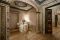 Hotel Alla Posta dei Donini. Sala Alcova. Il piano nobile, ristrutturato nella metà del Settecento, conserva tuttora la classica infilata di salotti impreziositi da porte e tele dipinte da Nicola Giuli nel 1780.