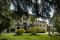 Hotel Alla Posta dei Donini. Un elegante “giardino all'italiana”, di impianto seicentesco, accoglie gli ospiti. Dietro alla Villa il “bosco romantico”, grottini in pietra, vialetti e ponticelli che attraversano un lecceto secolare in cui spicca un leccio di oltre quattrocento anni.