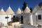 Tenuta del Lauro. Valle d’Itria, Locorotondo. Puglia. Tutte le Suite della Tenuta sono provviste di un giardino riservato.