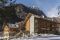 Alagna Experience Resort. Nell’immagine il resort formato da tre edifice collegati tra loro da portici e balconate ed è certificate con Classe A. È realizzato con materiali tradizionali come pietra e legno stile che richiama le tipiche baite Walser.