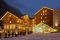 Alagna Experience Resort. Un’immagine notturna del resort che sorge a 1.200 metri di altitudine, nel cuore del paesino di Alagna Valsesia, provincia di Vercelli, in una valle verdissima e ricca di fascino nel cuore del Parco Naturale Alta Valsesia, l’area protetta più alta d’Europa.