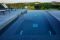 Itaca. Sempre la piscina delle immagini precedenti. In primo piano l’area dedicata all’idromassaggio. Al suo interno si trovano: tre postazioni idromassaggio aria-acqua (schiena - polpacci); due postazioni idromassaggio aria (piante dei piedi); una postazione idromassaggio Dinamik; tre fari RGB.