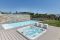 Piscine Castiglione. Un’altra vista degli esterni della villa progettata dall’Architetto Francesco Longano, in primo piano la minipiscina dedicata all’idromassaggio incassata nel pavimento.