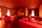 Monticello SPA.I colori caldi nella Stanza del Fuoco creano un ambiente avvolgente. Il fuoco del camino e lo scoppiettio della legna riproducono il tepore e l'intimità di uno chalet di alta montagna per un rilassamento profondo.