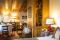 Hotel Hermitage Restaurant & Spa. Un grande open space con tappeti, quadri e sculture in legno di artisti locali, divani, poltrone, scrivania e tavolino, e un caratteristico camino. Una cabina armadio e un letto matrimoniale, insieme all’ampio bagno con doppio lavabo in marmo, vasca idromassaggio e doccia separata. E poi la terrazza con vista panoramica sul Cervino o sulle Grandes Murailles completano e caratterizzano in maniera ricercata e preziosa le “Master Suite” dell’Hotel.