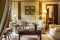 Hotel Hermitage Restaurant & Spa. Con circa 50 metri quadri a disposizione, per coppie o famiglie composte da tre o quattro persone, le “Suite Prestige” sono caratterizzate da un caldo e accogliente salottino con divano letto per bambini, poltrona, scrivania e tavolino. La zona notte comprende una camera con letto matrimoniale e una cabina armadio. Bagno in marmo con vasca idromassaggio e doccia separata. Balcone o terrazza con vista panoramica sulle splendide montagne.