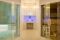 Hotel Hermitage Restaurant & Spa. L’area benessere comprende: una piscina interna riscaldata, idromassaggi e giochi d’acqua pura proveniente dalle sorgenti di Cervinia, uno spazio fitness Technogym, doccia emozionale, sauna, bagno turco e zona relax dove rigenerarsi con tisane a base di erbe officinali di montagna. A tutto ciò si aggiunge la SPA esclusiva “The Art of Beauty by La Prairie” con 5 cabine dedicate a trattamenti specifici viso-corpo praticati da personale specializzato.