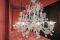 Barovier&Toso.“Venezia 1295” rappresenta il compendio di settecento anni di expertise e manualità tramandate di padre in figlio. È una collezione composta da quattro lampadari e una lampada da parete, tutti caratterizzati da un elemento ricorrente: il rostrato, un’invenzione del secolo scorso di Ercole Barovier che prende spunto dalle tecniche di lavorazione artigianali dei suoi avi. È disponibile in quattro colori tenui oltre al cristallo, con finiture in cromo lucido.