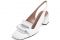 Rayne. Con un design che sembra uscito direttamente dagli anni ’60, questa sling back ha punta squadrata e dettaglio in PVC.