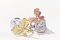 Tiffany&Co.. “Return to Tiffany® Love Bugs” comprende anelli con farfalle e fiori, creati trasformando forme semplici in gioielli sorprendenti, in oro giallo, oro rosa e argento.
