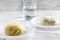 Dal ricettario Culligan “Crackers mediterranei all’acqua e olio evo” realizzati dallo Chef Luca Malacrida. Il segreto di un impasto non ossidato quindi bianco, lucido e meno opaco è l’utilizzo di acqua affinata naturale fredda. Nell’immagine a destra l’impasto trattato con acqua affinata e a sinistra con acqua non affinata.