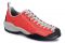 Scarpa. “Mojito” è la calzatura perfetta per il tempo libero, lo sport, il viaggio e l’utilizzo quotidiano. Il design è originale ed è dotata di suola Vibram. (Prezzo consigliato al pubblico Euro 145,00).