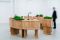 Blushing Bar. Nato da una collaborazione tra gli architetti Chan+Eayrs e Sebastian Cox con AHEC American Hardwood Export Council che insieme hanno creato questo banco bar per preparare beverage di qualsiasi natura e tipo. Sono dieci moduli che si incastrano tra loro, formando una struttura circolare, tinti con una nuova tecnica che ne fa risaltare colore e venature.