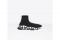 Balenciaga. Le sneakers a calza “Speed” hanno la suola preformata ultra flessibile a contrasto con logo stile graffiti. Made in Italy.