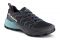 Scarpa®. Modello Proton XT GTX WMN appositamente realizzato per il piede femminile. Colore: Obsidian – Reef Water. Taglia: 36 – 42 (con mezze taglie). Peso: 315 g (mezzo paio tg.38). Drop: 8mm. Prezzo consigliato al pubblico euro 189,00.