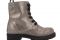 Gioseppo Kids. Stivaletti Kiruna, stile militare, con pelle di print serpente, grigio metallizzato. Sottopiede di pelle e imbottitura ultra sottile. Suola in caucciù e cerniera anteriore per facilitare la calzata. Prezzo: euro 75,95.