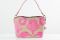 Le Zirre Napoli®. Nell’immagine, della collezione Animalia, la GBAG Ferrara Peonia  di media dimensione (L40xH32-LManico50-HManico2-Fondo30x18). Il manico è rivestito in tessuto Ferrara che si fa riconoscere per la lavorazione pregiata con base havana e disegno in velluto. Prezzo: euro 62,00.