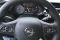 Opel Corsa-e. La vettura beneficia di tecnologie e sistemi di assistenza alla guida solitamente riservati ad un segmento di mercato superiore. In dotazione ci sono i fari anteriori adattivi Intellilux LED® matrix che non abbagliano gli altri automobilisti. Gli otto moduli a LED sono controllati dalla telecamera anteriore ad alta risoluzione e adattano automaticamente e continuamente il fascio di luce in base al traffico e all’ambiente circostante. L’allerta incidente con frenata automatica di emergenza e riconoscimento pedoni, attivo tra i 5 e gli 85 km/h. Il riconoscimento cartelli stradali. Il Cruise Control basato su radar e il Sistema di Protezione della Fiancata FlankGuard basato su sensori, entrambi offerti in opzione. Sistema di Mantenimento della Corsia di Marcia e quello di centraggio. L’Allerta Angolo Cieco laterale. La retrocamera con visione a 180 gradi e diversi sistemi di assistenza al parcheggio.