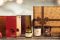 Damiano. Damiano Christmas Box. Sette prodotti biologici. My Choco – quattro confezioni di deliziose mandorle al cioccolato al latte, fondente, fondente speziate alla cannella e fondente al peperoncino e una di nocciole ricoperte di cioccolato fondente; Chocobella (19% di nocciole) e Chocobella Noir (45% di nocciole, senza latte) le creme spalmabili al cacao e nocciole bio italiane; Pistachou il pesto di pistacchi perfetto per una ricetta gourmet dai tipici profumi siciliani. Prezzo: euro 38,50.