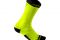 Dynafit. Ultra Cushion Sock. Calzino aderente con imbottitura 3D su suola, tallone e dita. Elastico al taglio alto senza cuciture. Peso: 38gr. Catarifrangenti nelle tonalità Yellow Fluo, nell’immagine, Methyl Blue, Orange Fluo e Black Out. Prezzo: euro 18,00.