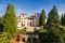 Villa Bibbiani. La struttura si compone, come da tradizione rinascimentale, di un edificio principale, con un corpo centrale e due torrioni laterali. Al piano terra la cucina e i locali di servizio mentre ai piani alti si aprono stanze da letto, bagni imperiali e saloni di rappresentanza interamente affrescati.