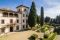 Villa Bibbiani. La struttura si compone, come da tradizione rinascimentale, di un edificio principale, con un corpo centrale e due torrioni laterali. Al piano terra la cucina e i locali di servizio mentre ai piani alti si aprono stanze da letto, bagni imperiali e saloni di rappresentanza interamente affrescati. Inoltre la sala del teatro e una cappella privata dedicata a Santa Teresa d’Avila.