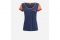 Alviero Martini Prima Classe Donnavventura. T-shirt in jersey di cotone stretch. Modello a manica corta e scollo a V. Su scollo e maniche la personalizzazione in stampa Geo. Prezzo:euro 98,00.