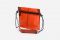 Camper x NorthSails. La collezione di borse è disponibile in un numero selezionato di punti vendita di entrambe i brands. Nell’immagine la borsa unisex, rossa, con zip frontale e tracolla regolabile. Realizzata in edizione limitata, è lavorata artigianalmente per preservarne le caratteristiche tecniche e il mood sailing. Collezione Primavera-Estate 2021. Prezzo: euro 60,00.
