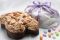 Pasticceria Cremeria Gran Caffè Buonarroti. Colomba. La realizzazione. Due impasti, uno alla sera e uno al mattino, per una lenta lievitazione. In questo modo il lievito madre, la farina di frumento, il burro e le uova possono amalgamarsi alle scorze di arancia candita, agli aromi d’arancio e alla vaniglia del Madagascar. La glassa è lavorata artigianalmente con una miscela di farina di mandorle, farina di nocciole e albume d’uovo per l’effetto croccante. Mandorle grezze e la granella di zucchero completano la decorazione. Formato da 1 Kg.