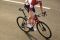 Trek. Èmonda SRL. Leggera, aerodinamica e performante è realizzata con il nuovissimo carbonio OCLV 800 Series che, grazie a una innovativa stratificazione delle fibre, consente di ottenere un peso inferiore ai 700 grammi ed essere più resistente del 30% rispetto ai precedenti laminati in carbonio OCLV ma conservando la stessa rigidità. Design estremamente aerodinamico a tutto favore della velocità: e rispetto alla precedente versione è più veloce di 60 secondi l’ora sui tratti pianeggianti e di 18 secondi l’ora su pendenze dell’8%. Prezzo: euro 11.499,00.