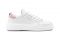 Valentino-Design Mario Valentino. Sneakers, donna, lace-up in vitello bianco con dettagli rosa baby su toppone e linguetta. Logo lettering laterale in pvc e logo V-Round smaltato sul toppone. Occhiello silver logato e spessa suola in gomma. Collezione Primavera-Estate 2021. Prezzo: su richiesta.