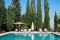 Venturini Baldini. Relais Roncolo 1888. Circondata da un meraviglioso parco, una piscina e da una rete di sentieri che conducono alle vigne. Parliamo di 130 ettari di terreni, 32 dei quali sono occupati da vigneti.