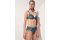 Triumph. Serie Botanical Leaf. Reggiseno sfoderato con ferretto. Spalline sottili regolabili con anelli dorati. Realizzato con materiali riciclati, morbidi al tatto. Prezzo: euro 52,95. Slip Midi con dettagli laterali con coulisse. Prezzo: euro 34,95.