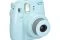 Fujifilm. “Instax Mini 8 Ice” è la fotocamera che scatta le tue foto con facilità e le stampa immediatamente in formato 62 x 46 mm.