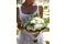 numero 9. Bouquet di Rose bianche e Lisianthus Bianchi con un tocco di verde con felci e Green Bell. Nel linguaggio dei fiori le Rose e i Lisianthus rappresentano la grazia e l’eleganza. In Inghilterra, il Lisianthus, è noto come “Carro di Venere”, per questo gli viene attribuito il messaggio 