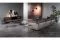 Ritzwell. La “jk easy chair” progettata da Jun Kamahara mostra in quest’immagine le sue linee grafiche e lo schienale costruito con fasce di cuoio. Della stessa collezione tavolino e coffee table. Di fronte, il divano con schienale in pelle “Light field”. Design, Shinsaku Miyamoto.