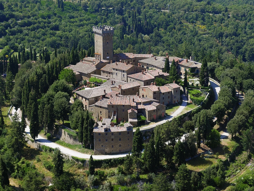 Il delizioso Borgo fortificato di Gargonza a Monte San Savino in Toscana