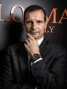 Massimo Allegri,nell’immagine, allenatore della Juventus e Ambassador Locam, indossa il modello Montecristo Cronografo Automatico.